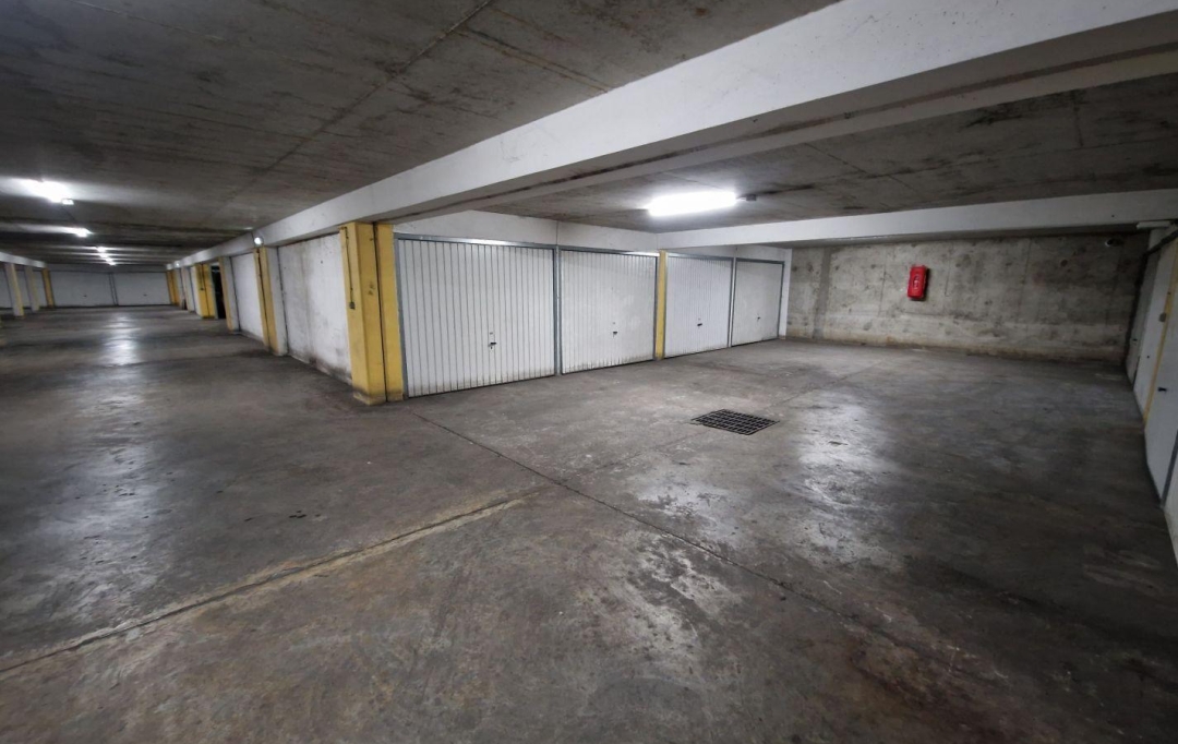 Annonces NEUVILLE : Garage / Parking | VILLEURBANNE (69100) | 13 m2 | 21 000 € 